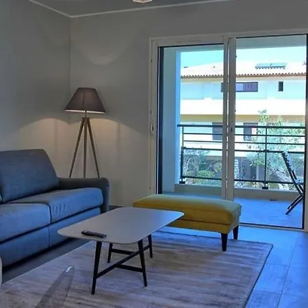 L'ile-rousse Sleeps 2 Pool Air Con Wifi *
